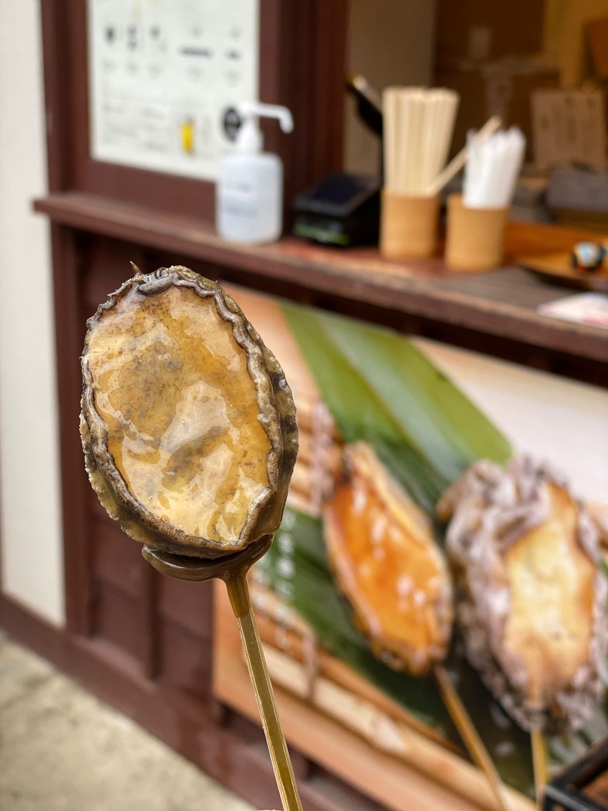 雨が大降りだったので一旦ホテルに戻り、お昼寝した後におかげ横丁へ。神話の館...
