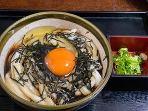 雨が大降りだったので一旦ホテルに戻り、お昼寝した後におかげ横丁へ。神話の館...