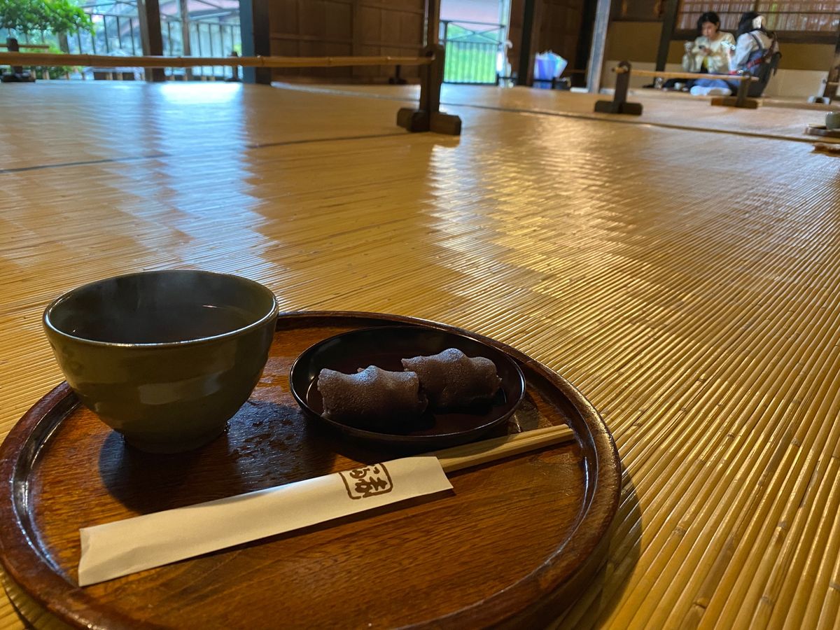 雨が大降りだったので一旦ホテルに戻り、お昼寝した後におかげ横丁へ。神話の館...