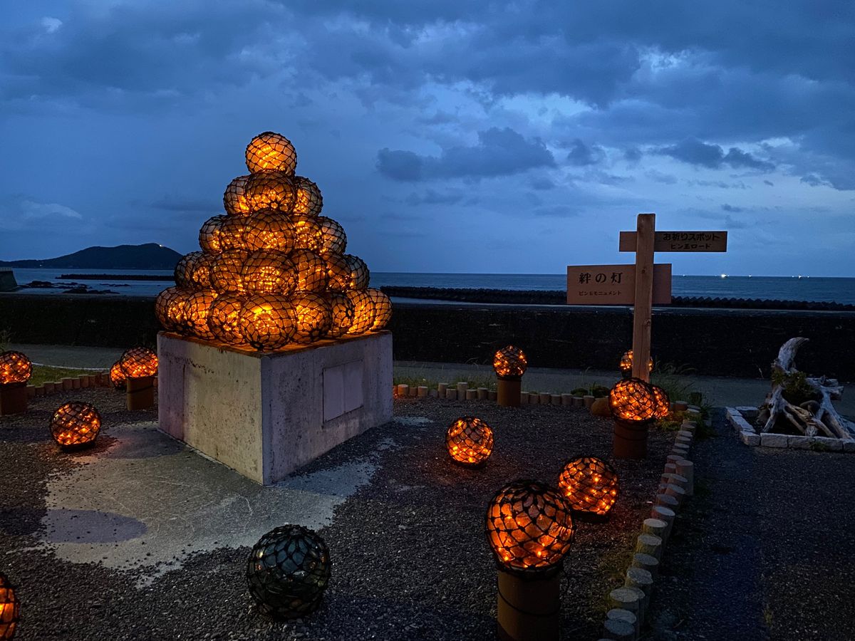 夕食は“寿司かっぽうはま崎”で海鮮丼。
横山展望台から志摩湾を展望し、ちょ...