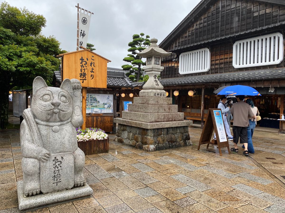 雨が大降りだったので一旦ホテルに戻り、お昼寝した後におかげ横丁へ。神話の館...