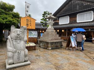 雨が大降りだったので一旦ホテルに戻り、お昼寝した後におかげ横丁へ。神話の館...