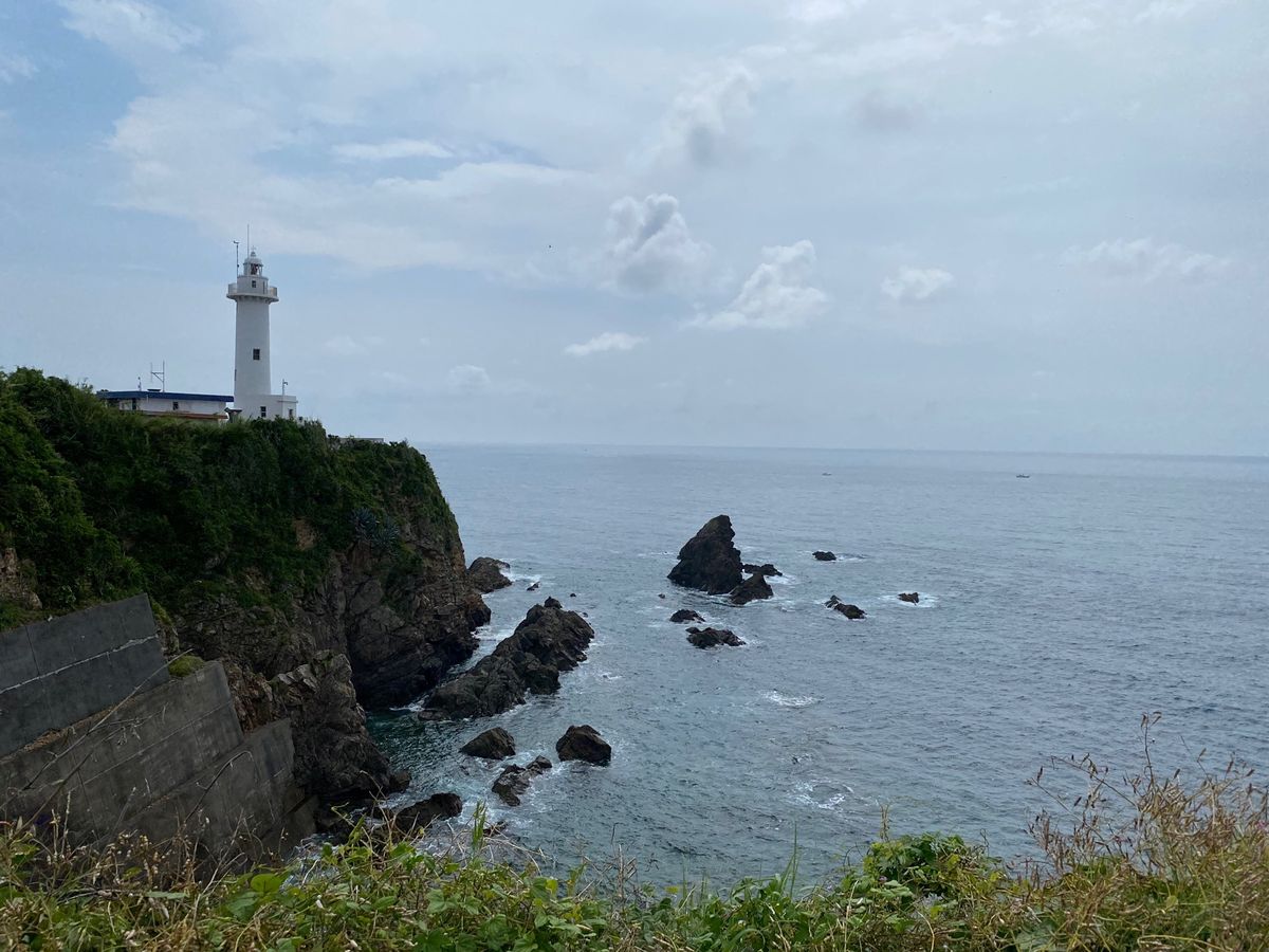 2日目はアジサイで有名な大慈寺でアジサイを眺め、大王崎灯台へ。この町は地域...