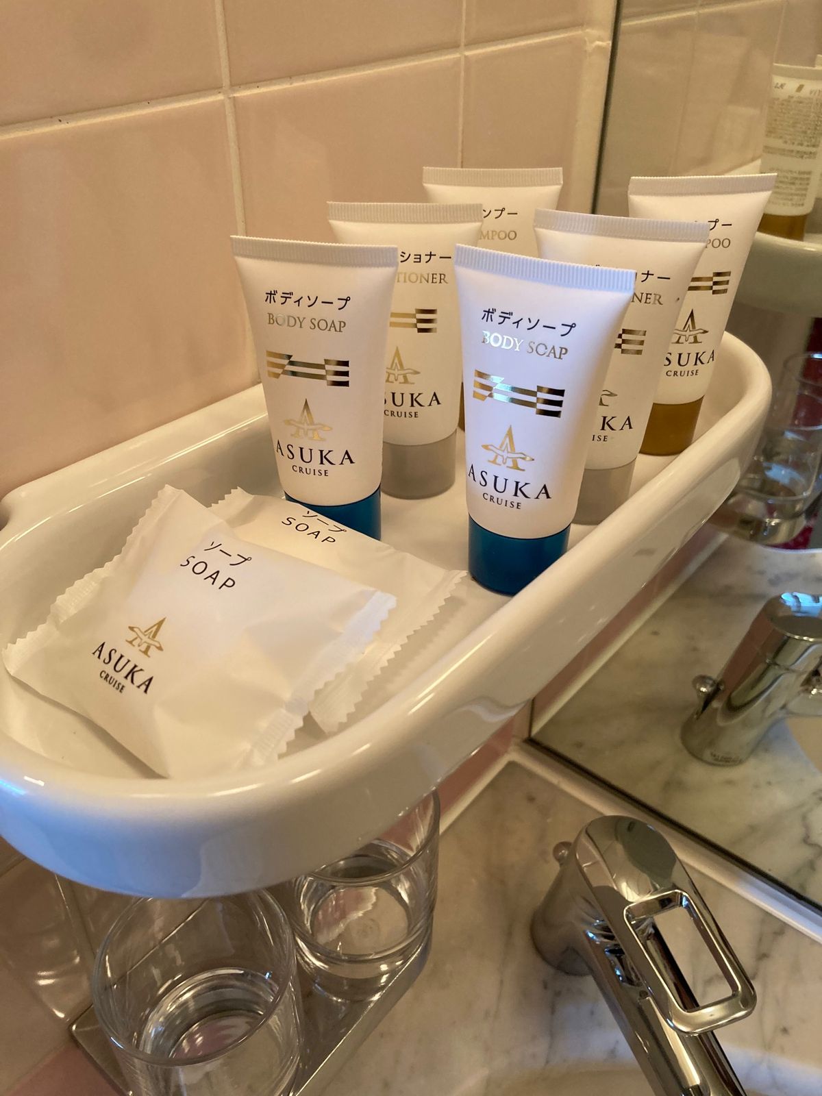 マスクケースやアメニティ類もステキ。
嬉しかったのはロクシタンのハンドクリ...