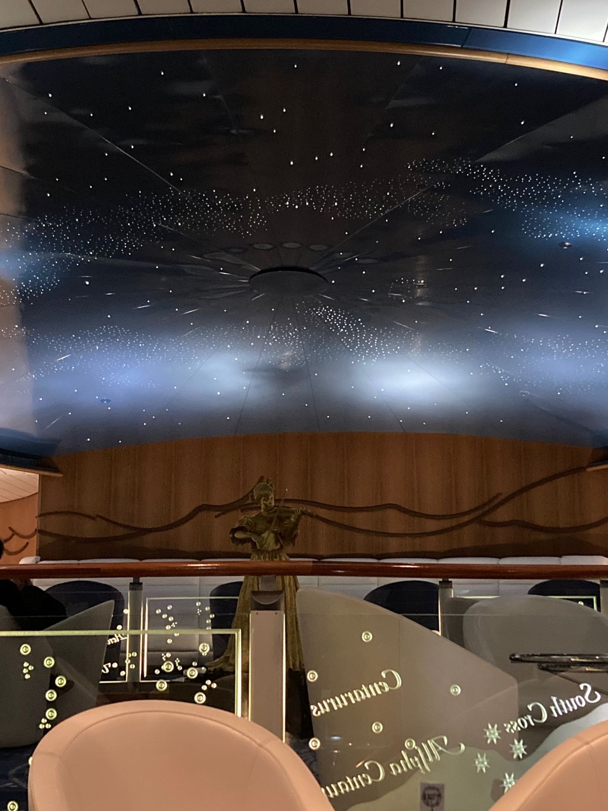 １回目の食事提供に時間がかかって、２回目は30分遅れの20時15分スタート...