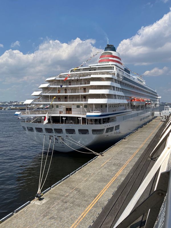 日本・神奈川県「飛鳥IIワンナイトクルーズ」の写真：大桟橋から出港。
こんなご時世だからPC...