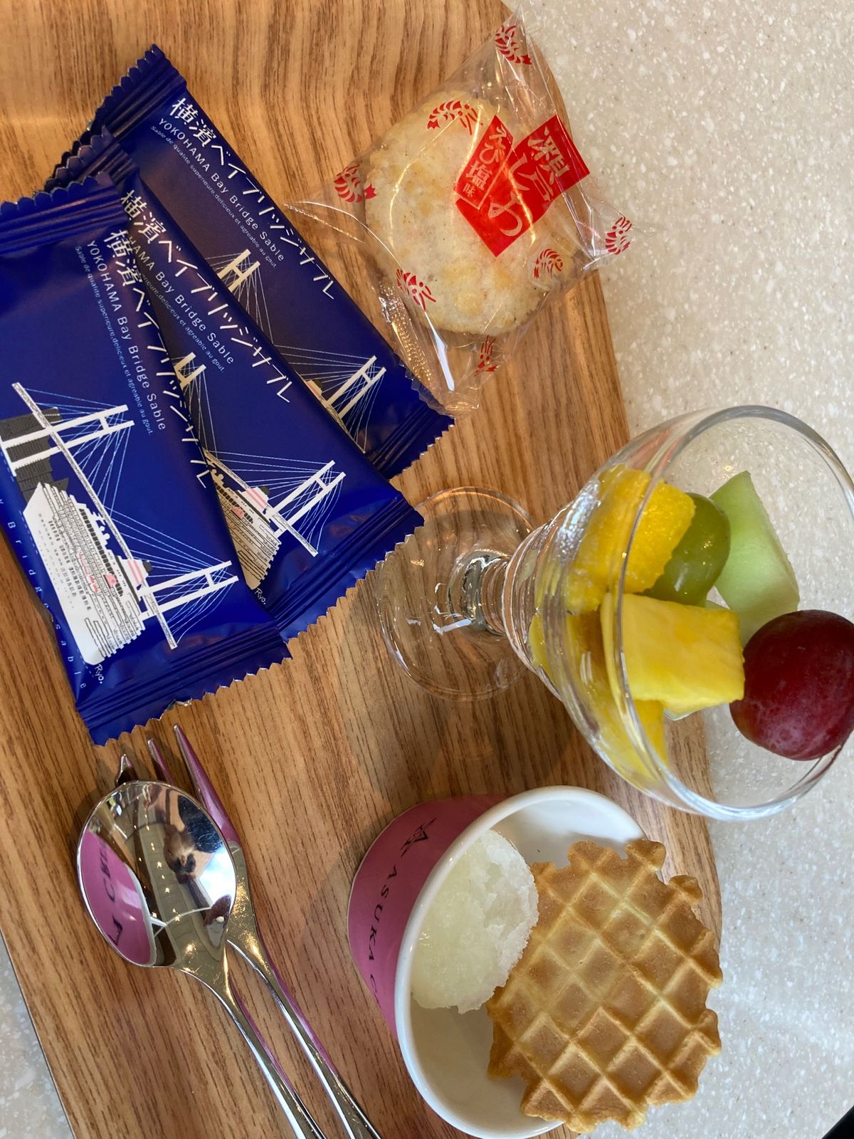 PCR検査のため、集合時間が早く、拘束時間も長かったため、軽食のサービス。...