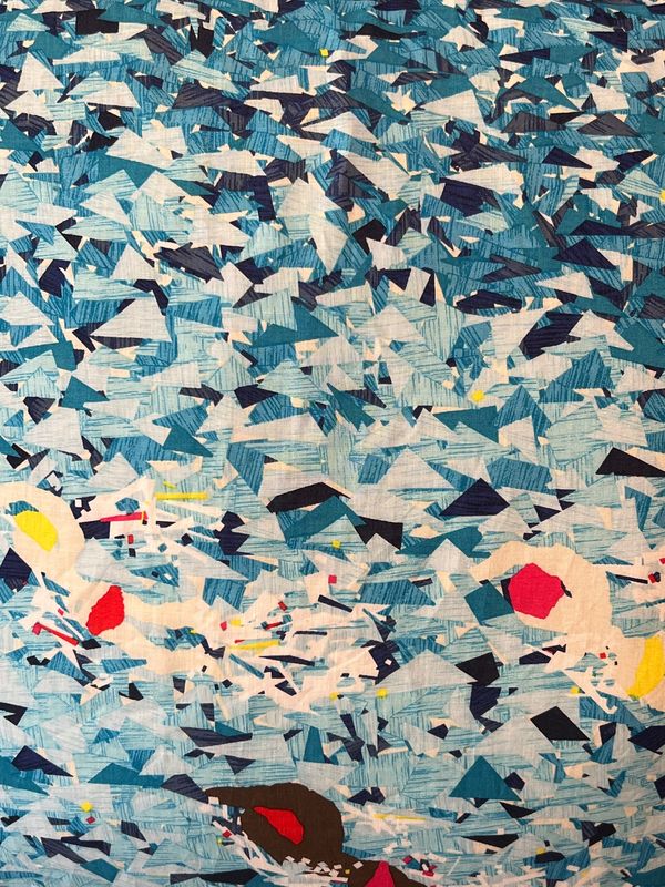 日本・福岡県「ミナ・ペルホネン展」の写真：水泳柄はちぎり絵みたいで可愛い😍
木の中...