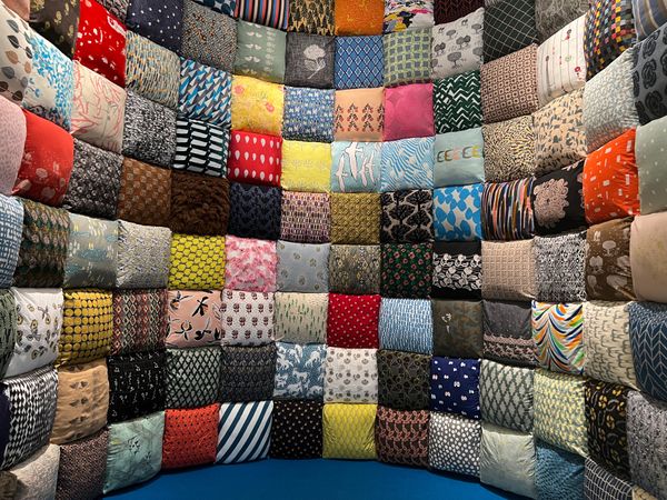 日本・福岡県「ミナ・ペルホネン展」の写真：やはり目を惹くのは動物柄🐴
アレもコレも...