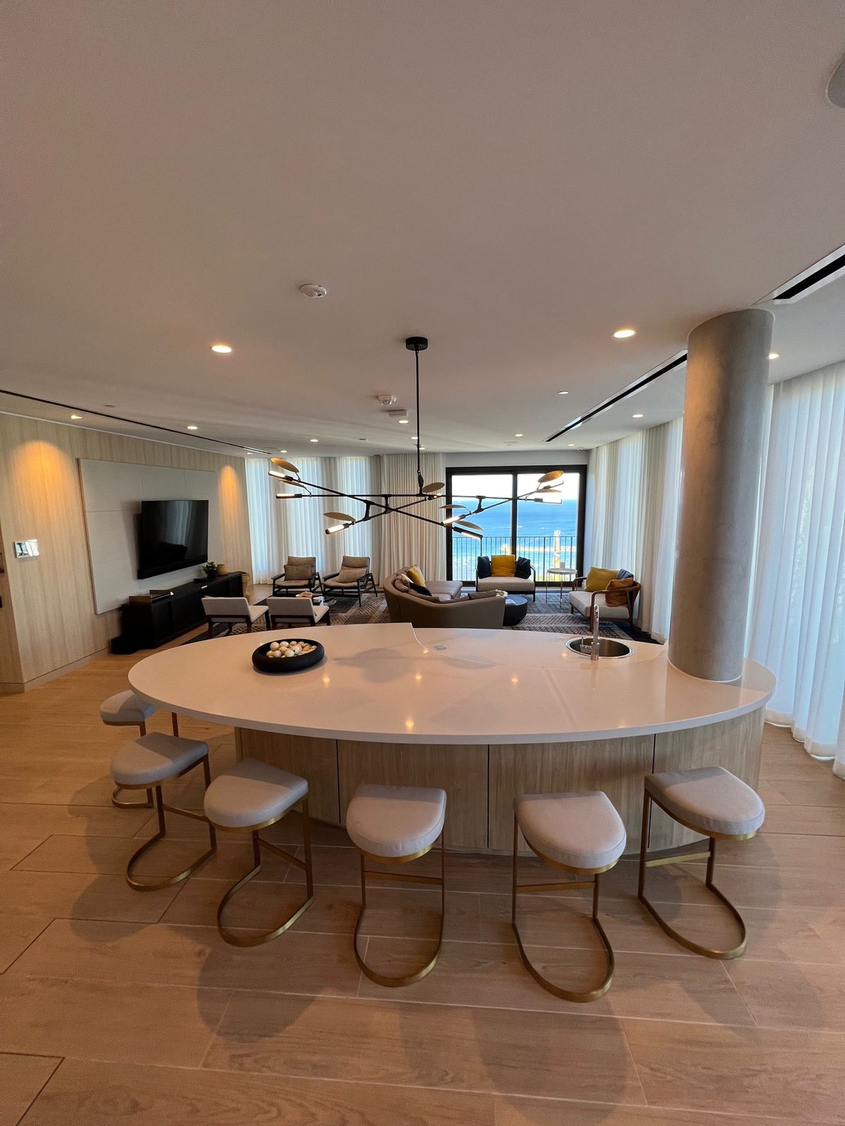 アメニティが42階にあります
スカイデッキ、ラウンジ、ジム