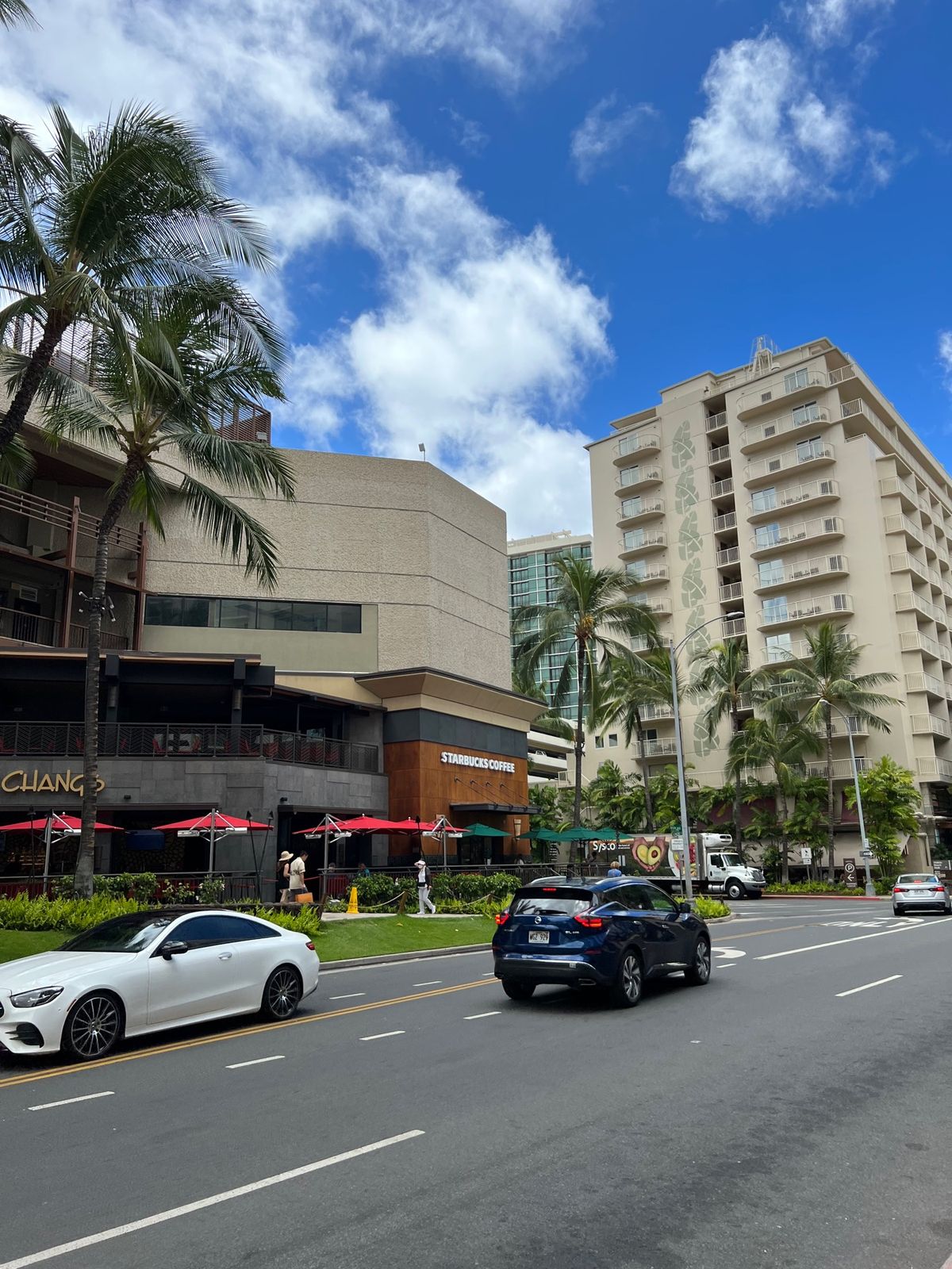 久しぶりのワイキキ。人が戻ってきているようだけど日本人はほとんどいない