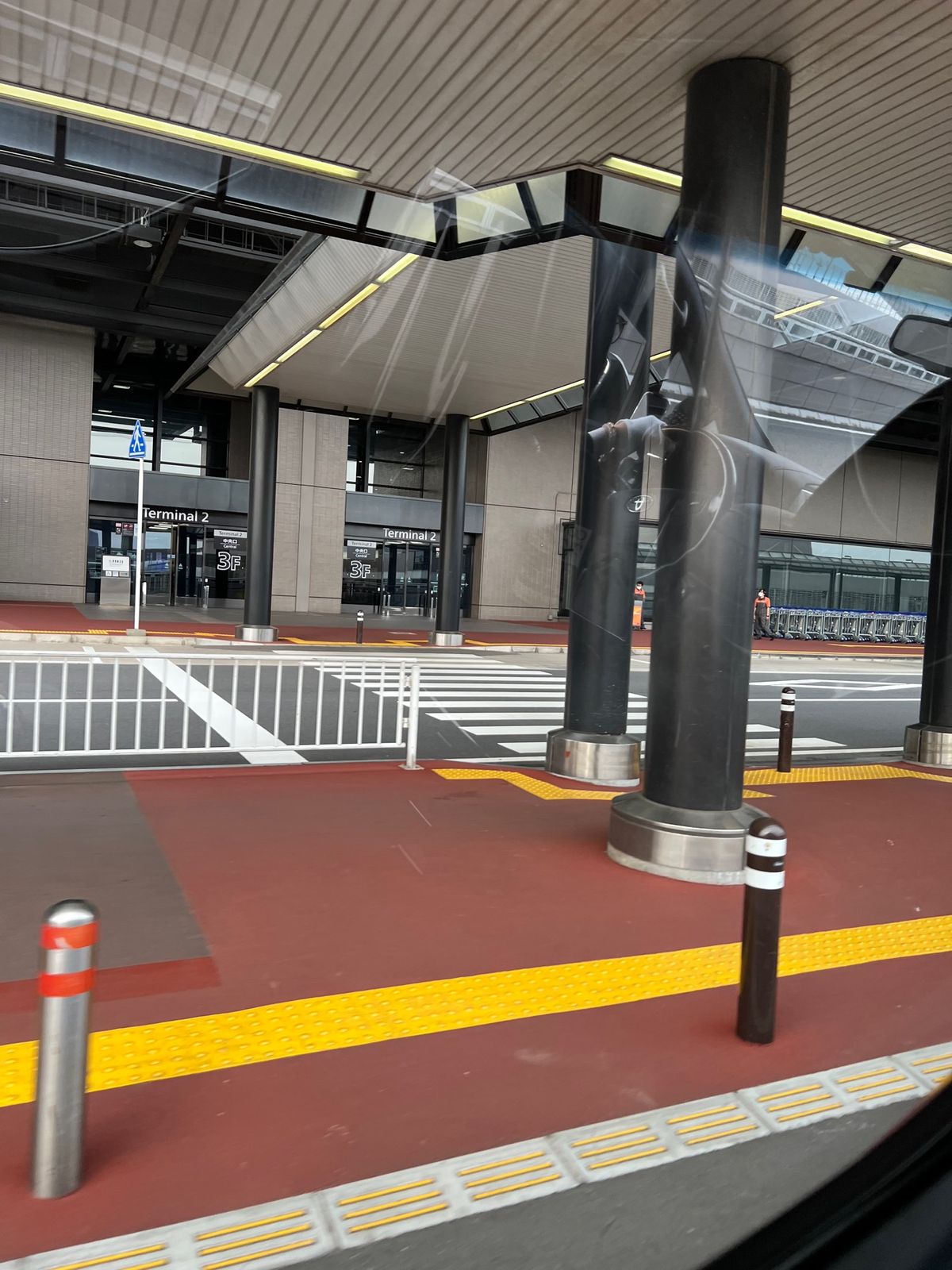 MKのドライバー様に来ていただいた。
なんかキングになった気分だぜぃ。

...