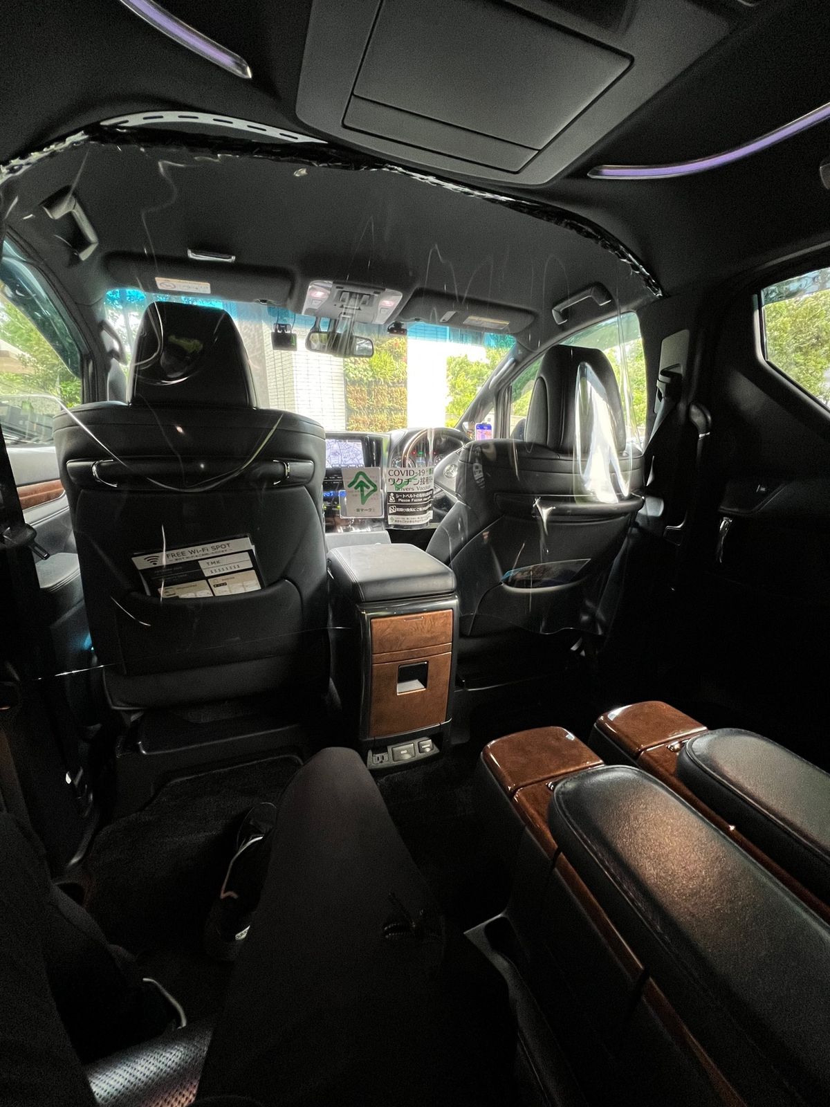 MKのドライバー様に来ていただいた。
なんかキングになった気分だぜぃ。

...