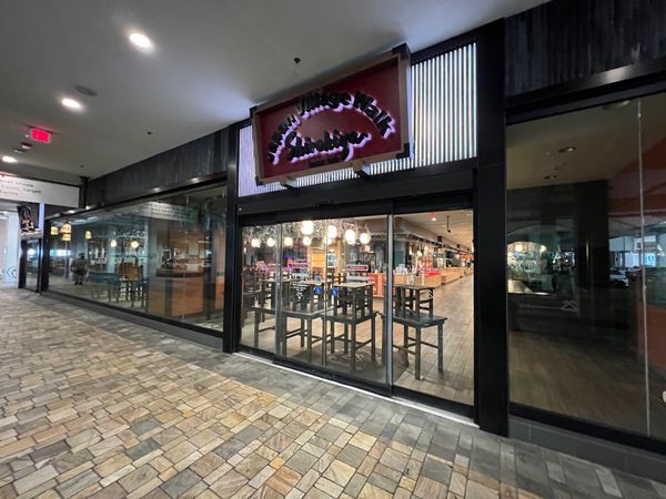 アメリカ(米国)「4年ぶりハワイ」の写真：白木屋全閉鎖。ワイキキの日本フードコート...