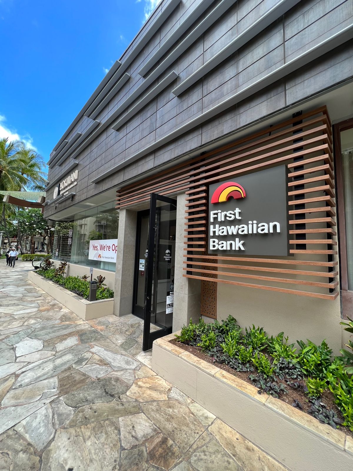 久しぶりのワイキキ。人が戻ってきているようだけど日本人はほとんどいない