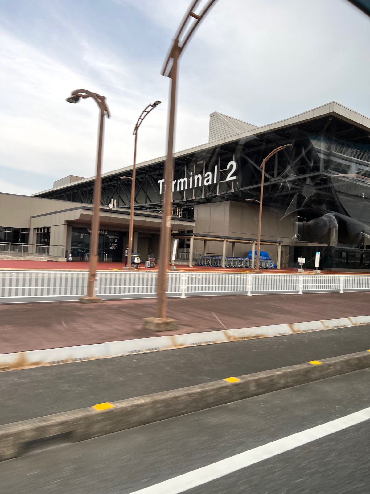 MKのドライバー様に来ていただいた。
なんかキングになった気分だぜぃ。

...