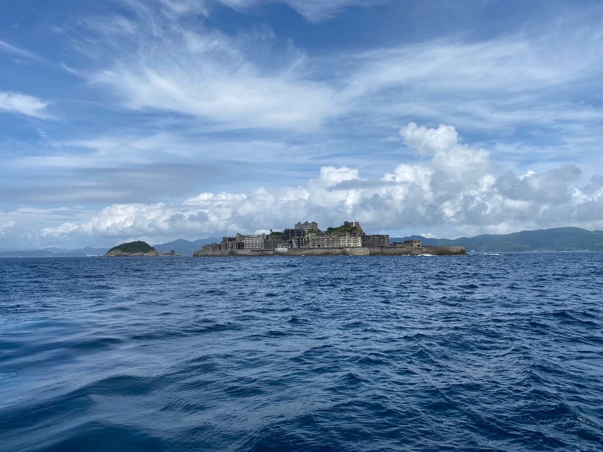 ずっと来てみたかった軍艦島。
波が高くて上陸は果たせず。。