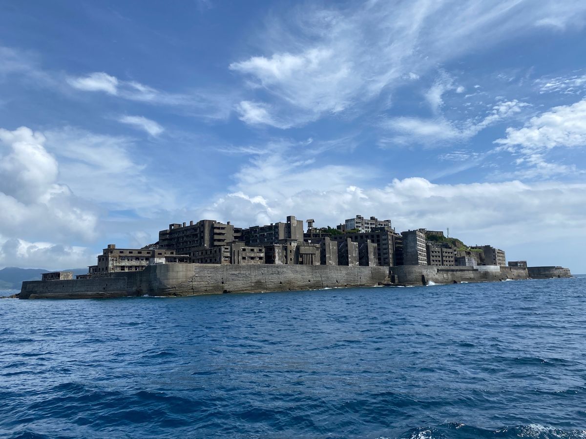 ずっと来てみたかった軍艦島。
波が高くて上陸は果たせず。。