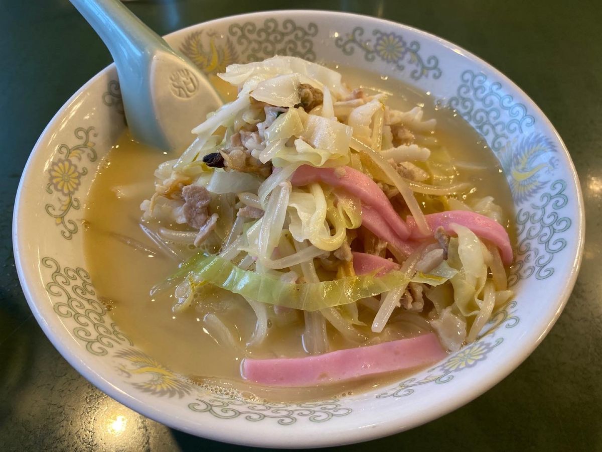 お待ちかねの長崎ちゃんぽん。
トンポーローと一緒に。