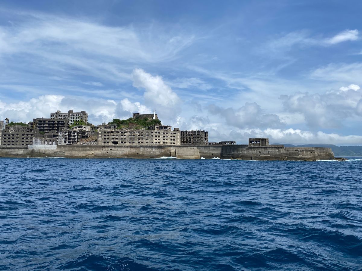 ずっと来てみたかった軍艦島。
波が高くて上陸は果たせず。。