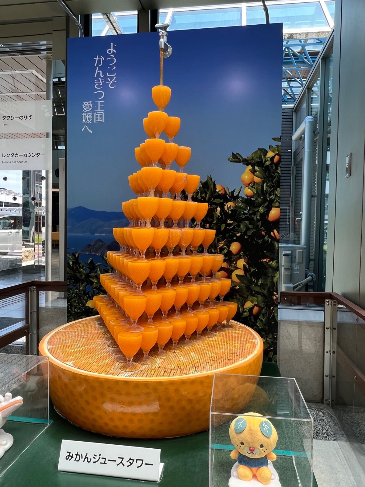 フライト
●羽田空港の搭乗口は、バスに乗って飛行機まで！久しぶり！！
●着...