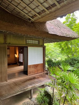 愛媛県大洲市
臥龍山荘
●藁葺き屋根
●肱川に迫り出した茶室
●茶室からの...