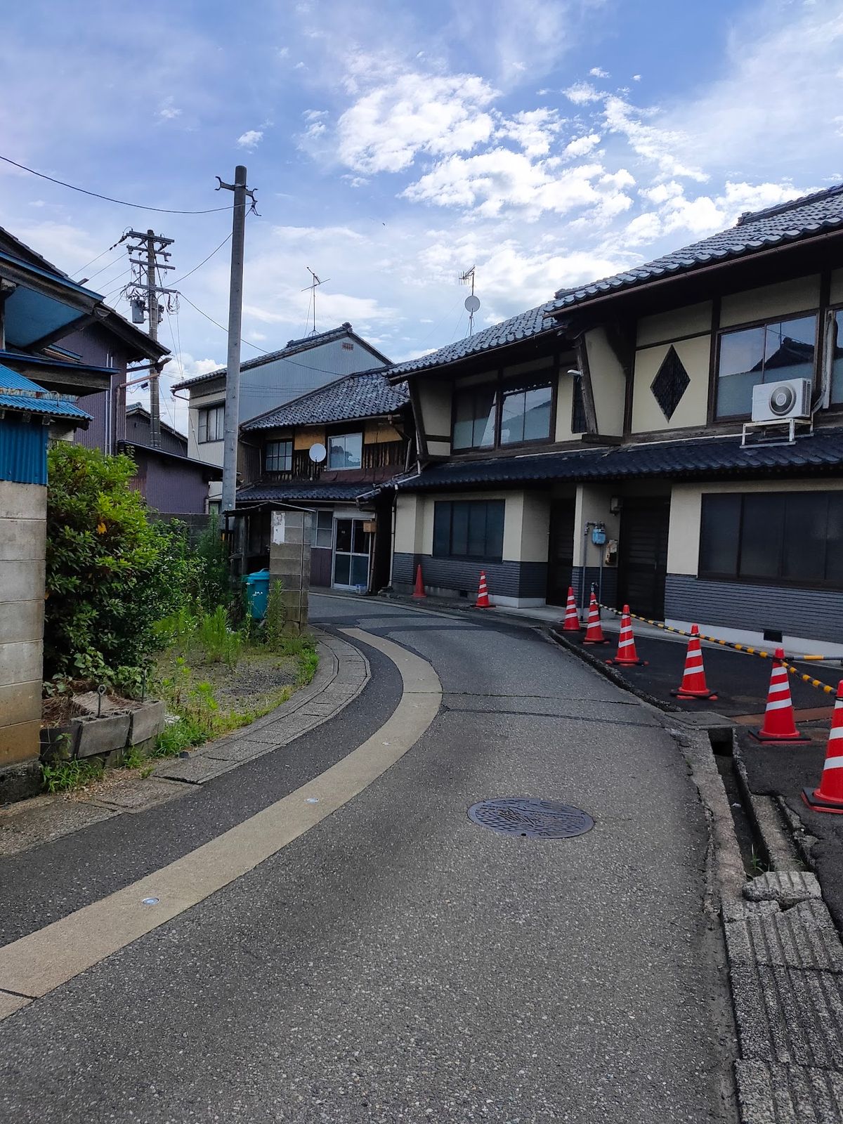 2日目は朝から越前、武生のエリアを散策。昔からありそうな古い通りの町並みや...
