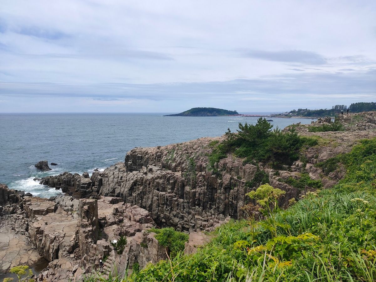 日本海をちゃんと見たことがないなと思ったので、昼前から三国港まで行って雄島...