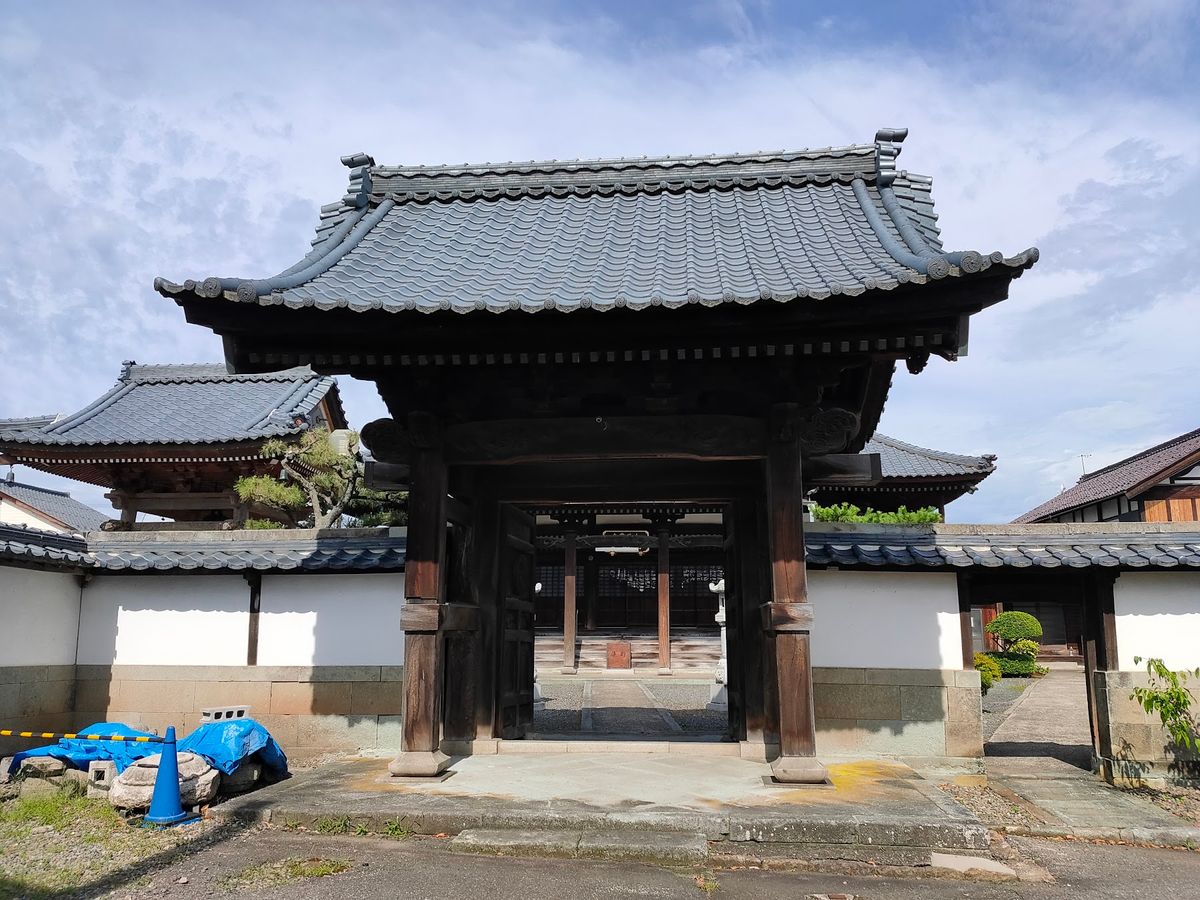 2日目は朝から越前、武生のエリアを散策。昔からありそうな古い通りの町並みや...
