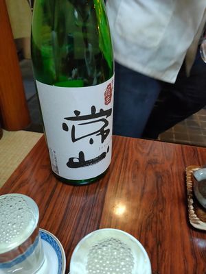 夜は魚料理と日本酒。福井は魚が本当に美味しい。たらふく飲んだ。