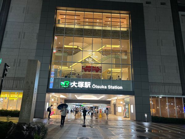 日本・東京都「買い物に狂った東京出張✈️」の写真：カレー🍛食べながら
友人に「大塚駅綺麗に...