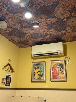 会議を終えて
高校時代からの友人とディナー🍛

お店を決めるとき、友人とど...