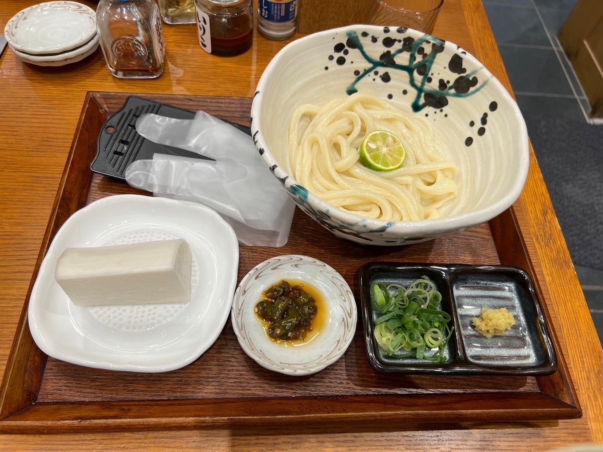 暑くて食欲もあまり湧かないので
夕飯はうどん

やっぱり四国のうどんは美味...