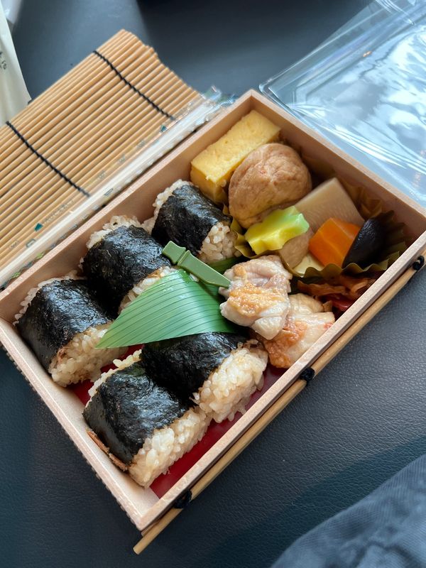 日本・宮古島「沖縄宮古島」の写真：羽田空港！

早く着きすぎて機内で食べよ...