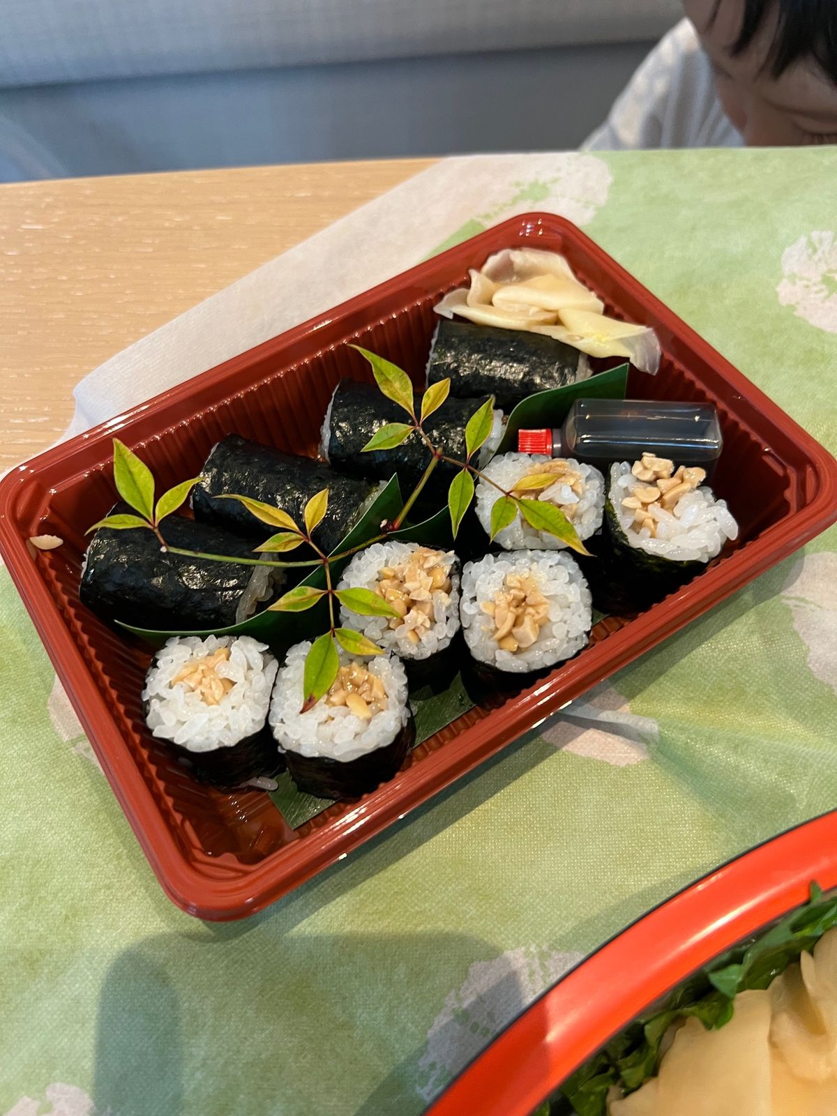 夜は「すし屋のかつ勘」のテイクアウト

4人前10000円の桶と追加で干瓢...