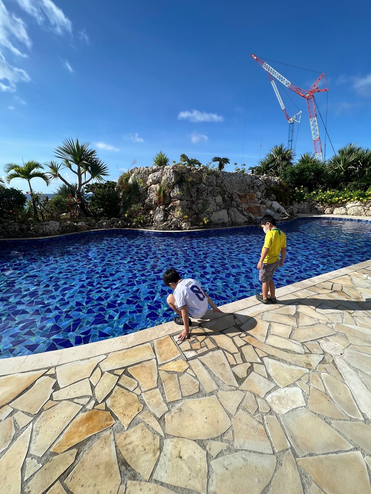 シギラミラージュのメインプール

子供用のプールとジャグジーがある。あと浮...