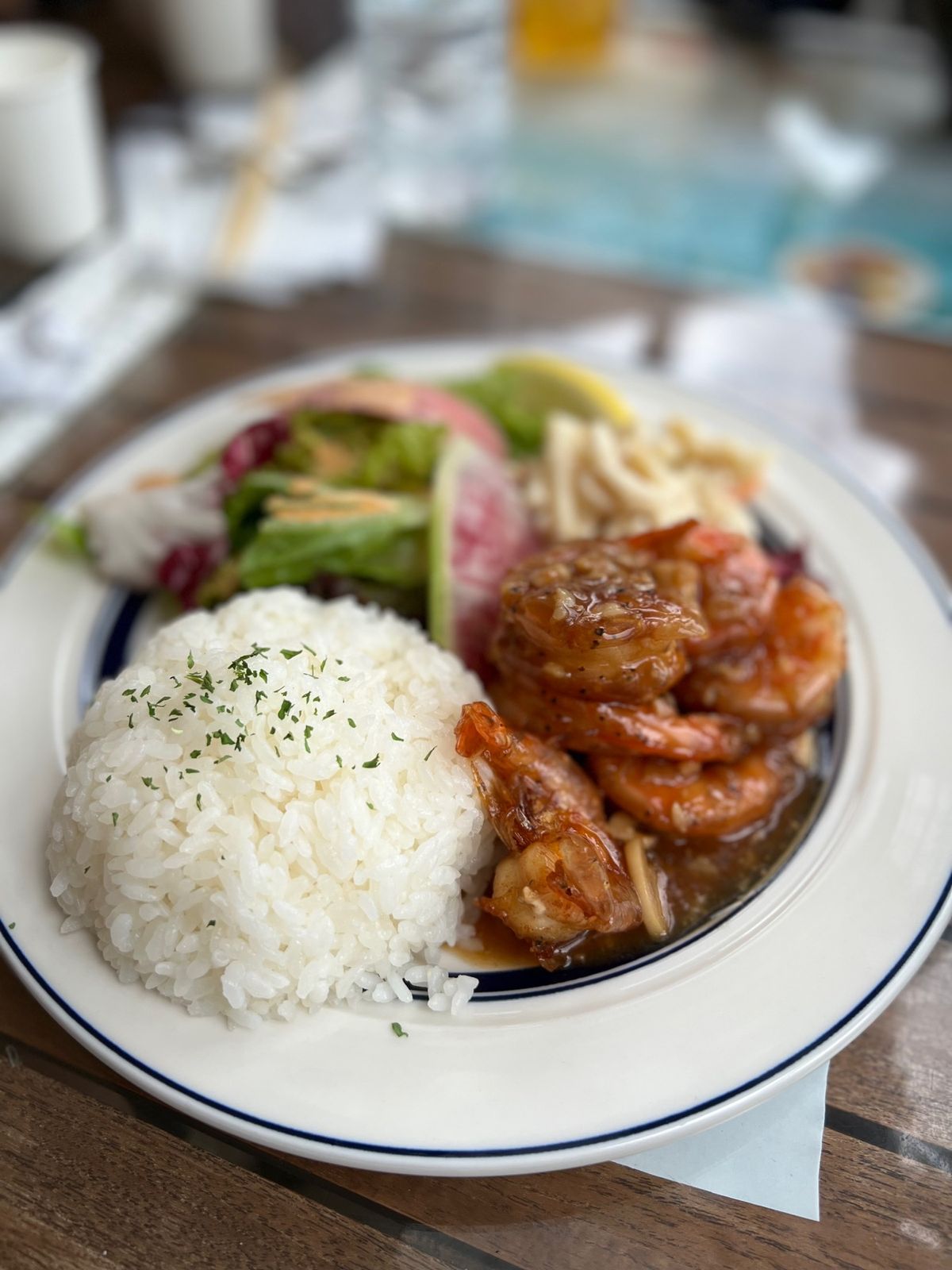 シュノーケルのあとはシギラビーチのそばにあるレストランでガーリックシュリンプ！