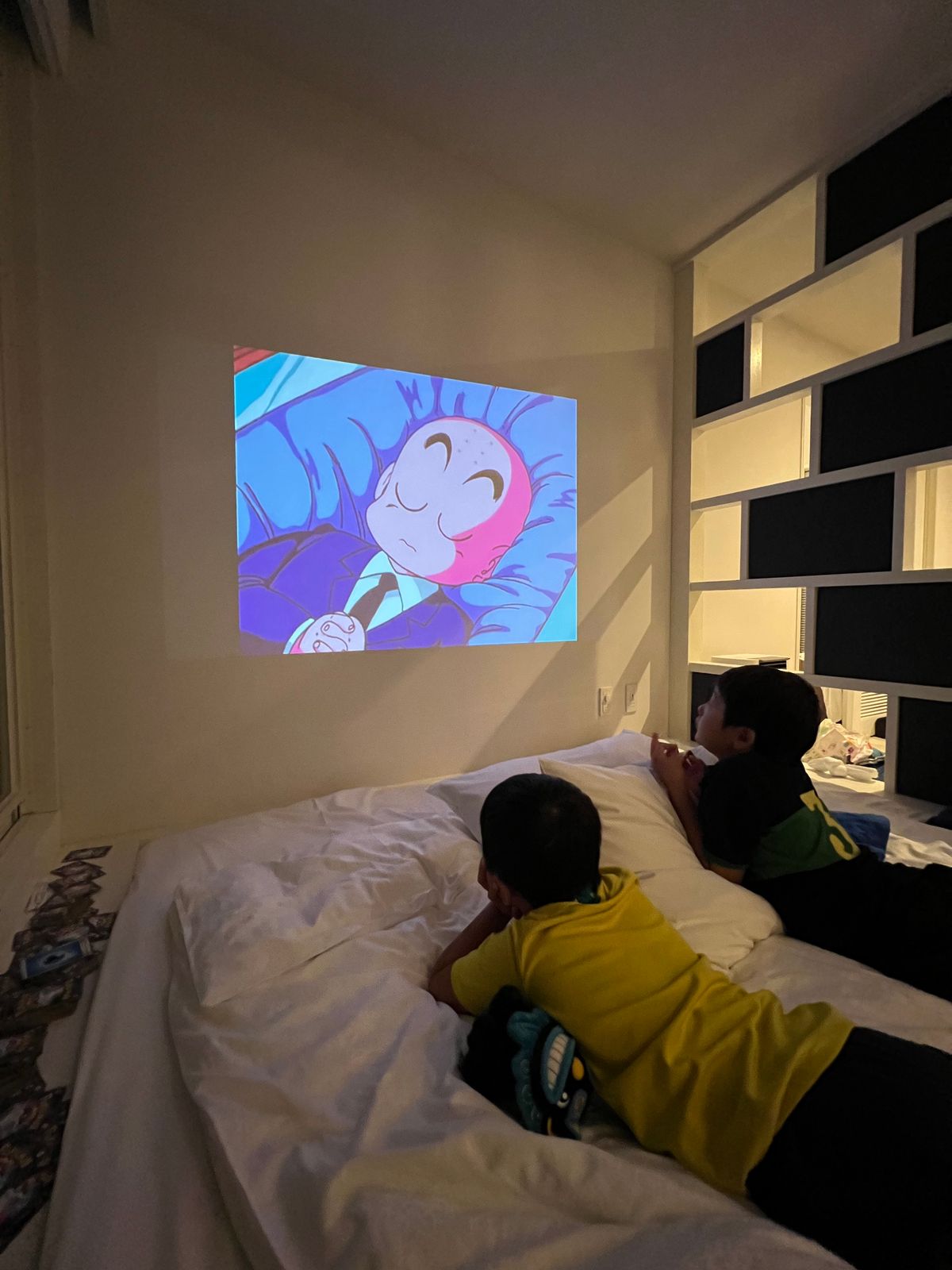 部屋に戻って、部屋のプールで（子供だけ）ひと泳ぎし、プチ映画館で終了。

...