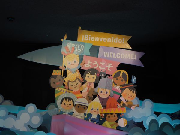 日本・千葉県「新婚旅行〜ディズニー編〜」の写真：イッツスモールワールド