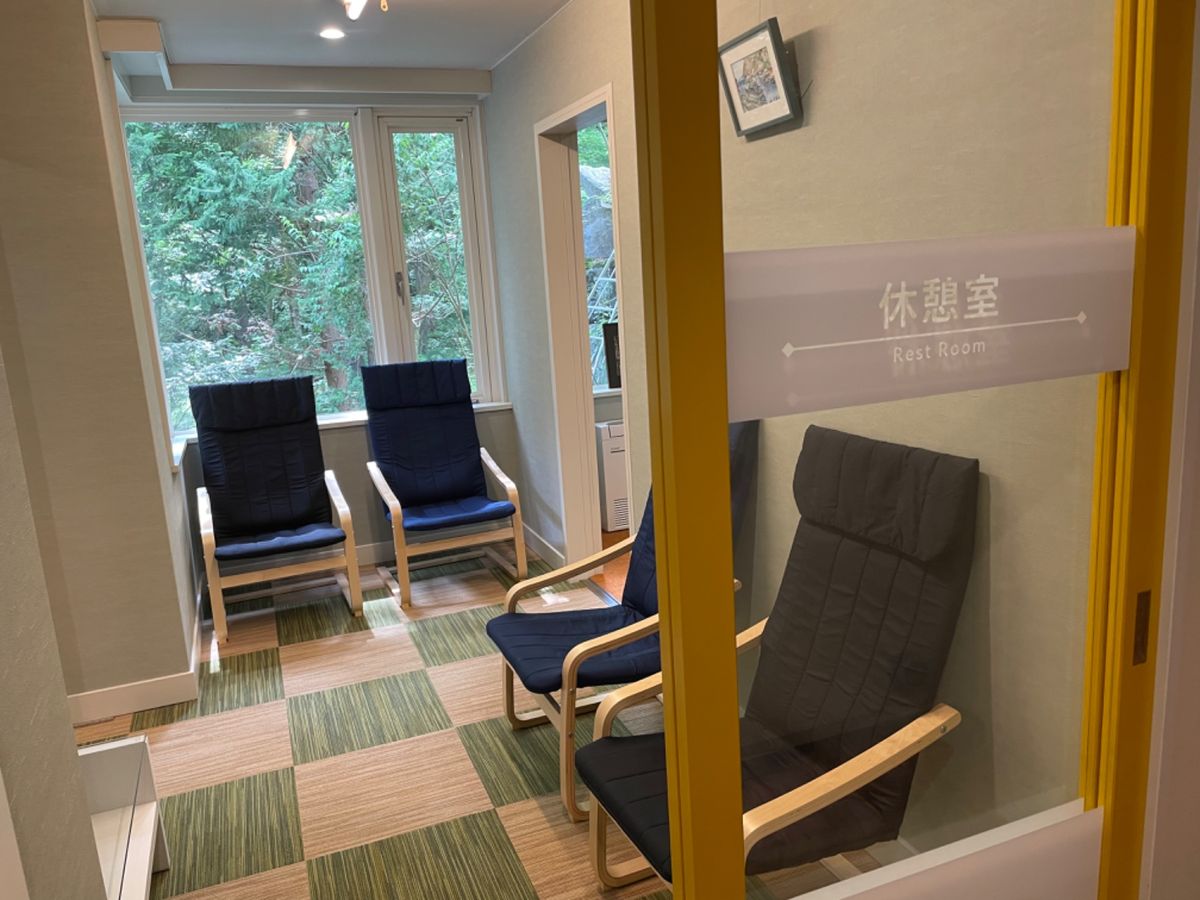 高原の散策の後は日帰り温泉。併設のカフェがとてもお洒落でした。