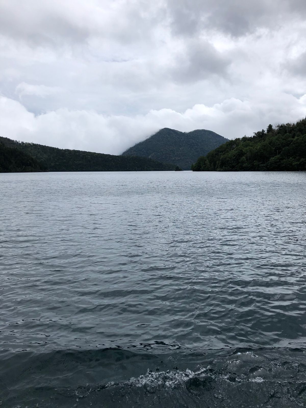 標高810mに位置し北海道の湖では最も標高の高い場所にあるそうです。

湖...