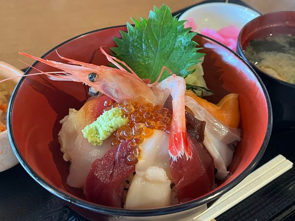 日本・青森県「東北3泊4日ポスト旅」の写真：🏠いしのまき元気食堂
🍴元気丼　1,350円