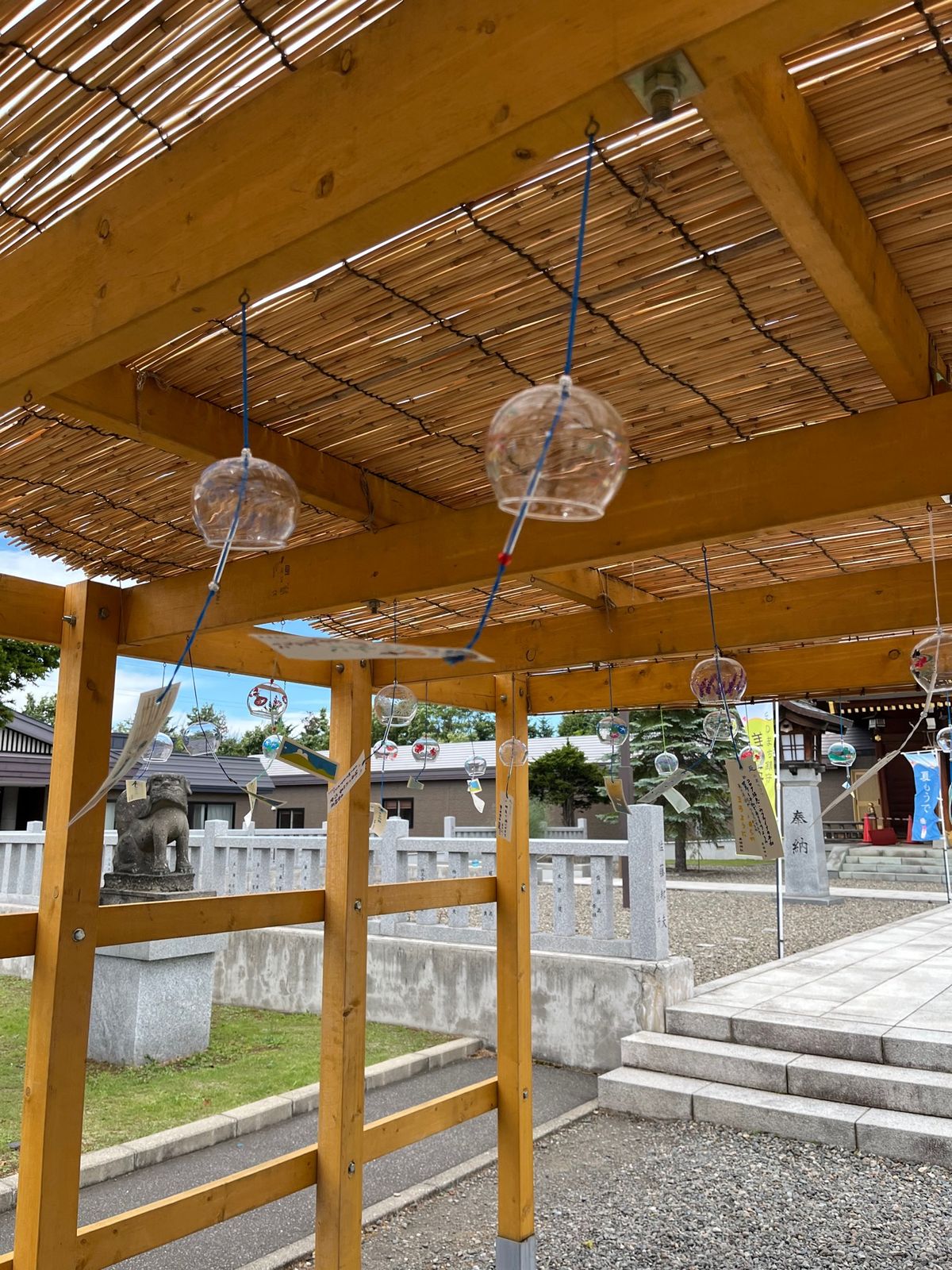 白ひげの滝はすごくきれいでした。
美瑛神社で参拝⛩