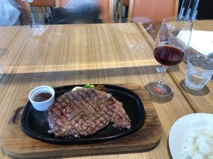 お肉🥩とワイン🍷最高。