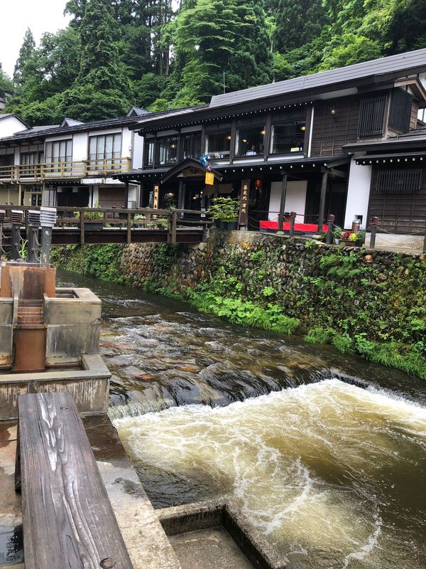 日本・銀山温泉「銀山温泉」の写真：レトロな雰囲気の銀山温泉