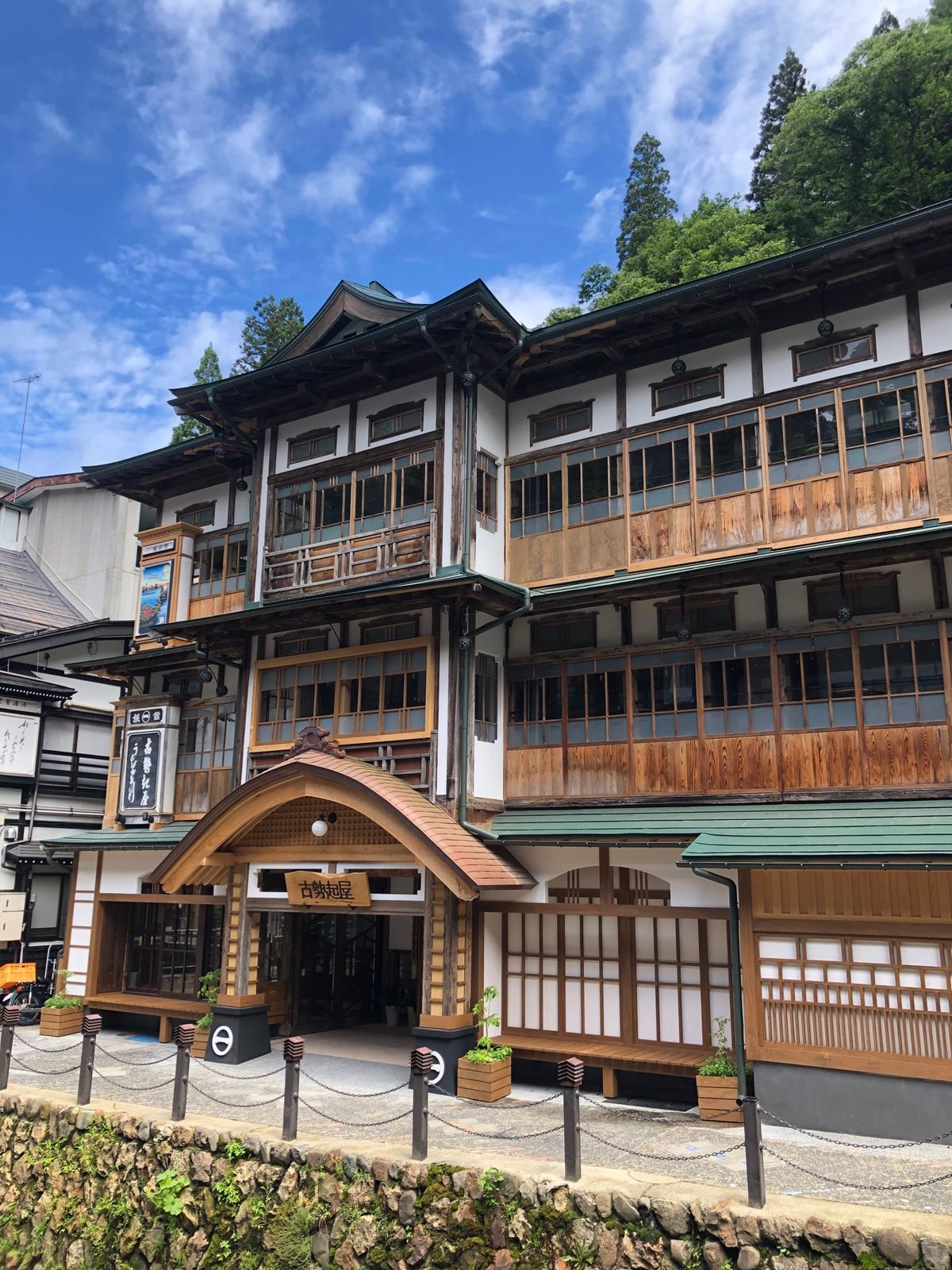 レトロな雰囲気の銀山温泉