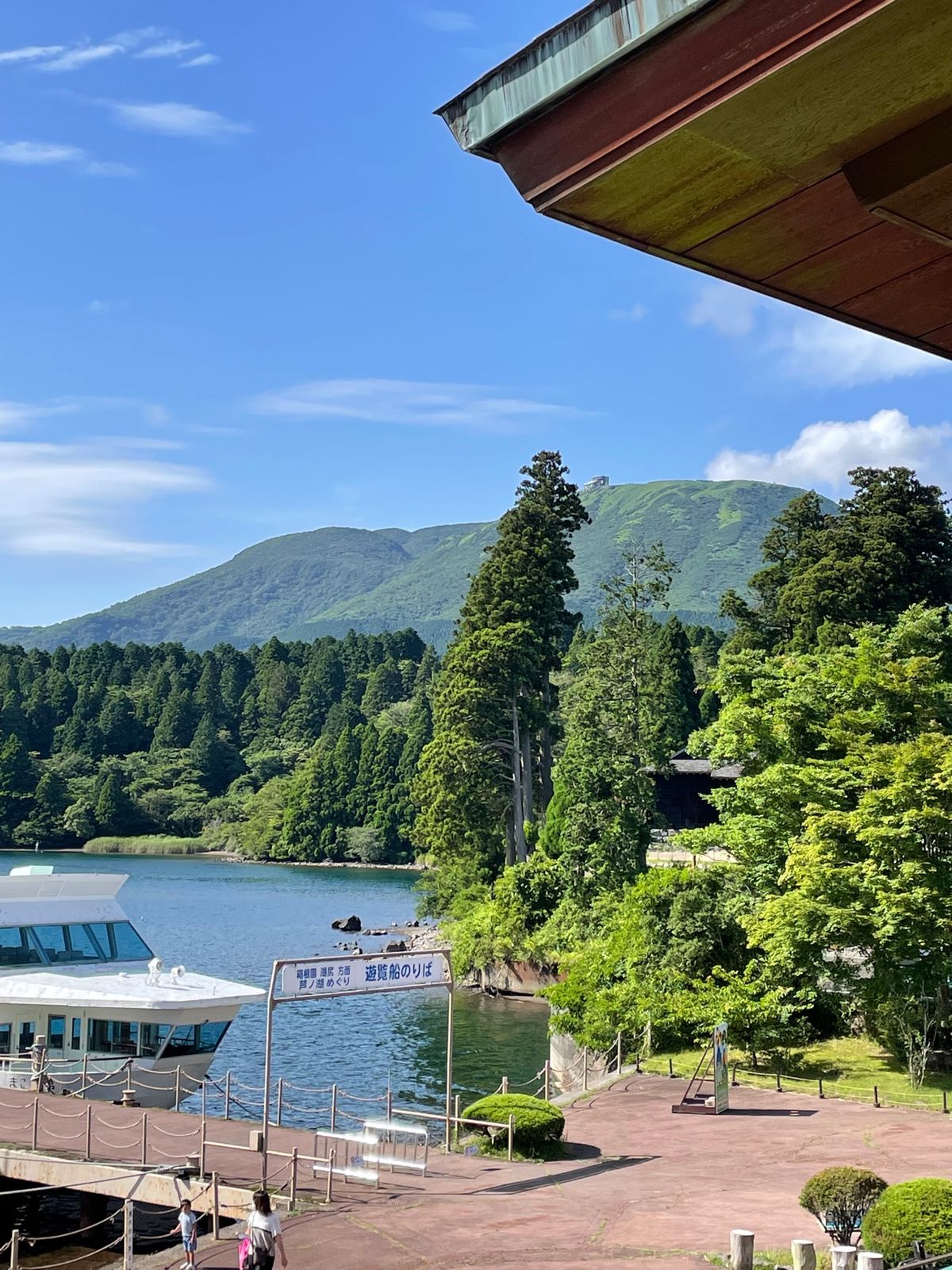 初めての箱根神社参拝⛩
芦ノ湖に面した平和の鳥居は大人気で写真撮る行列がで...