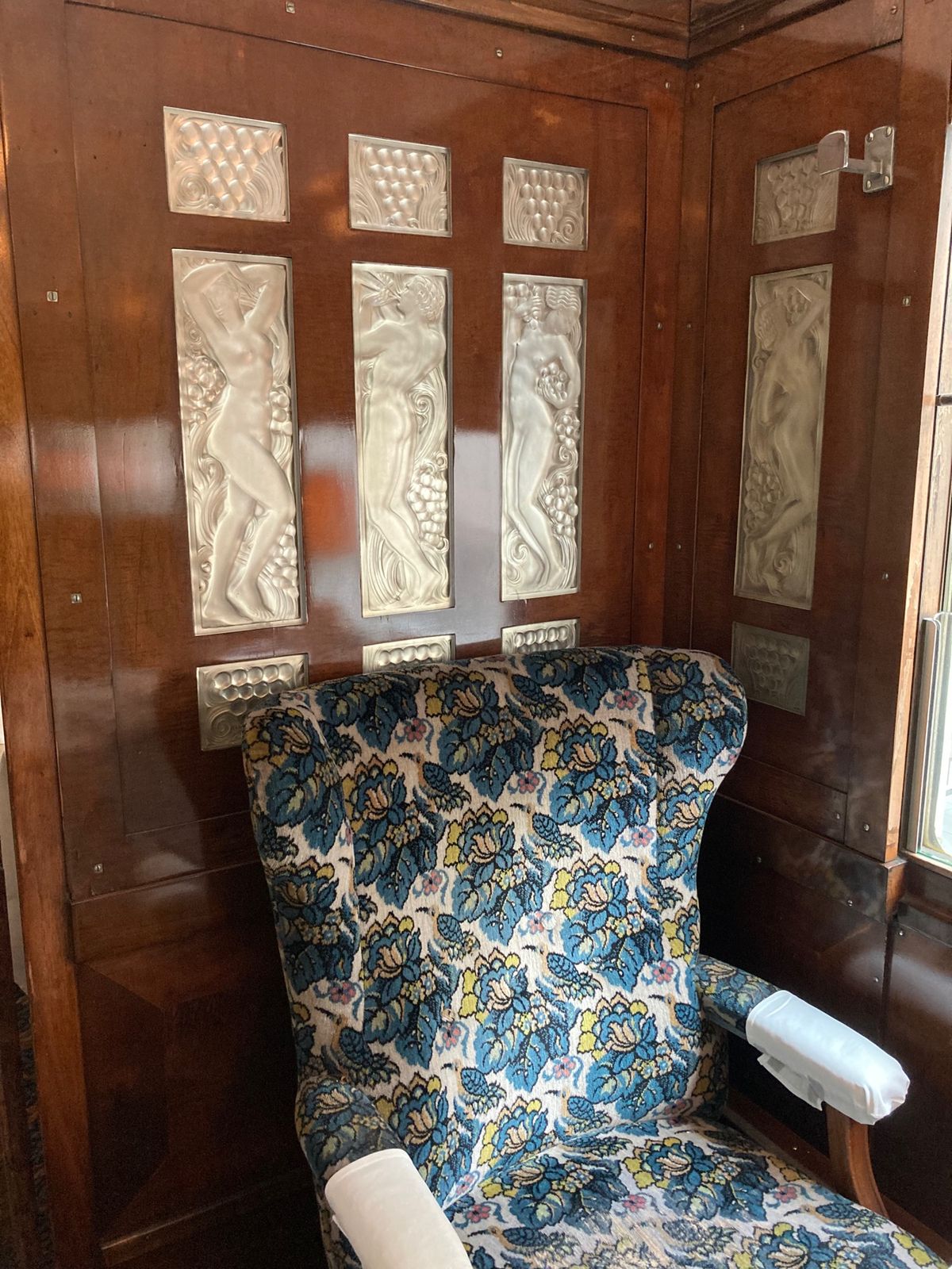 ランチを軽めにしたのは、ここでお茶する予定だったから。ラリック美術館内のル...