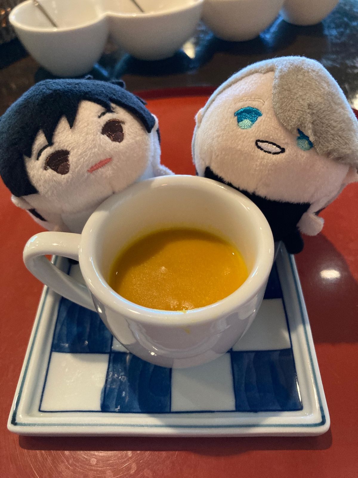 朝食は少し遅めで8時半から。自家製スモークがめっちゃスモーキーで美味しかった♪