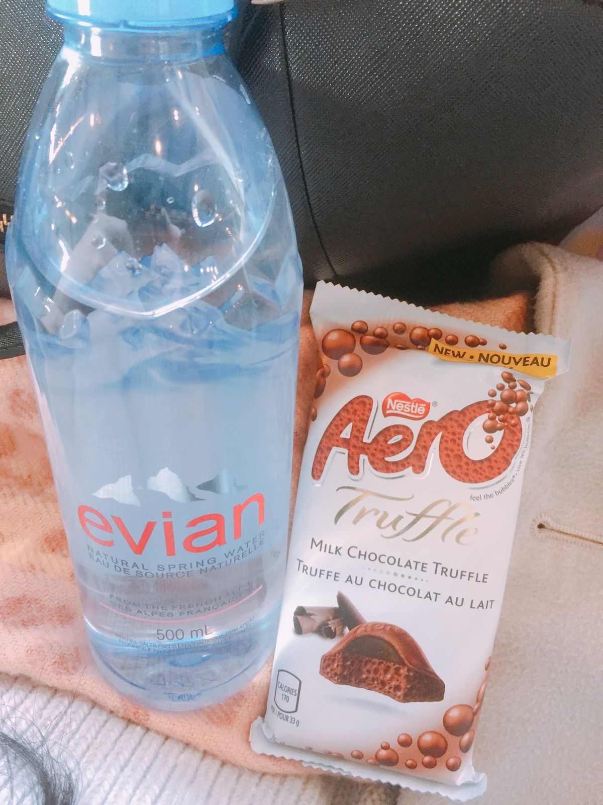 バンクーバー到着🇨🇦
空港ではじめての買い物。
トランジットがあったけどか...